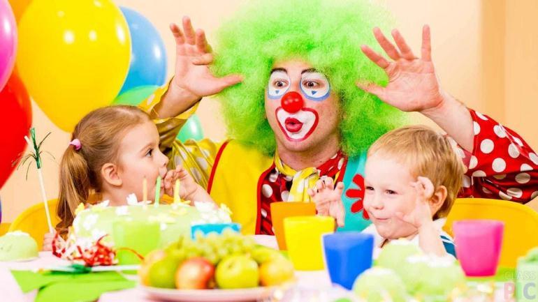 Клоун на детском празднике